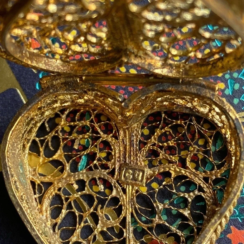 𝅺antique Signed CU Gold Gilt Filigree 1.5” mini heart proposal box